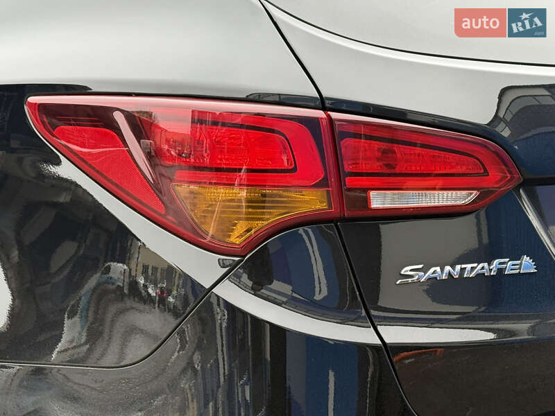 Внедорожник / Кроссовер Hyundai Santa FE 2016 в Ровно