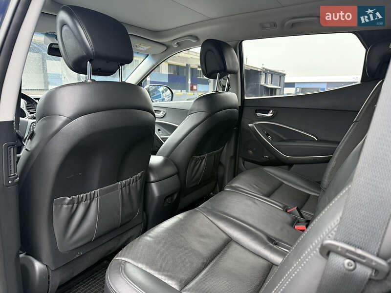 Внедорожник / Кроссовер Hyundai Santa FE 2016 в Ровно