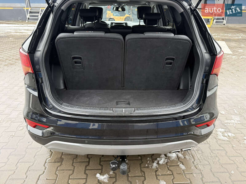 Внедорожник / Кроссовер Hyundai Santa FE 2016 в Ровно