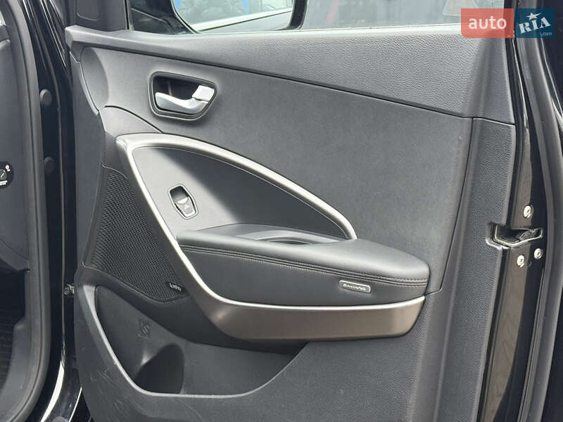 Внедорожник / Кроссовер Hyundai Santa FE 2016 в Ровно