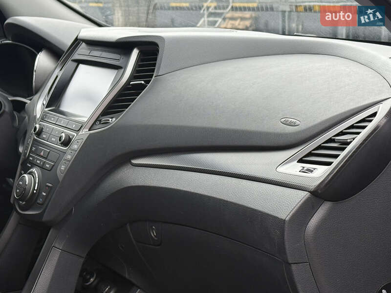 Внедорожник / Кроссовер Hyundai Santa FE 2016 в Ровно