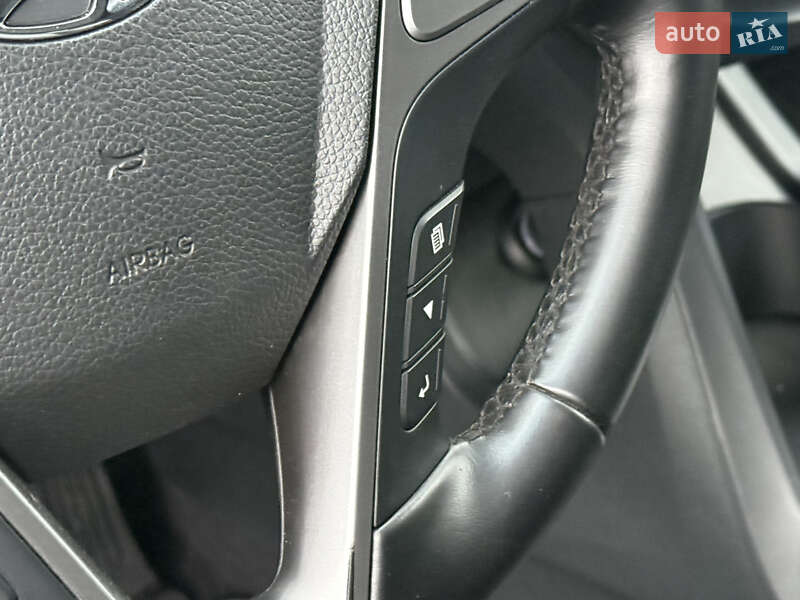 Внедорожник / Кроссовер Hyundai Santa FE 2016 в Ровно