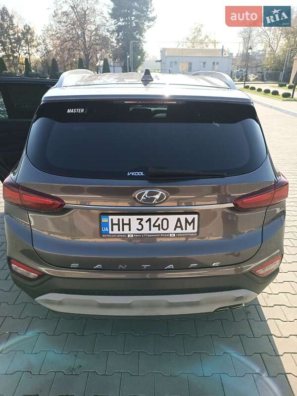 Внедорожник / Кроссовер Hyundai Santa FE 2018 в Измаиле фото 12 Внедорожник / Кроссовер Hyundai Santa FE 2018 в Измаиле