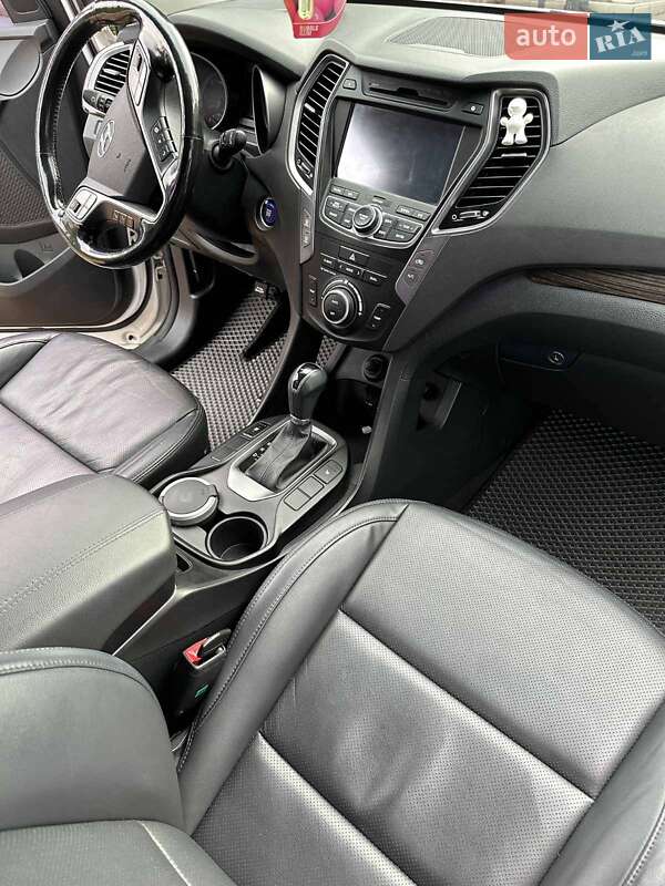 Внедорожник / Кроссовер Hyundai Santa FE 2012 в Глухове