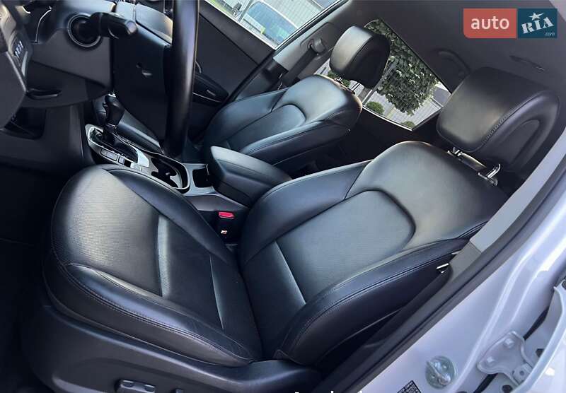 Позашляховик / Кросовер Hyundai Santa FE 2015 в Березному