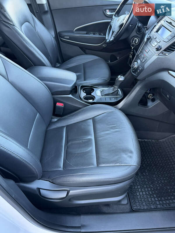 Внедорожник / Кроссовер Hyundai Santa FE 2012 в Ивано-Франковске