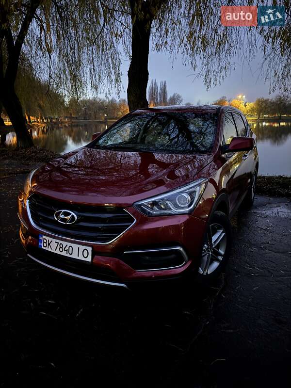 Внедорожник / Кроссовер Hyundai Santa FE 2016 в Ровно