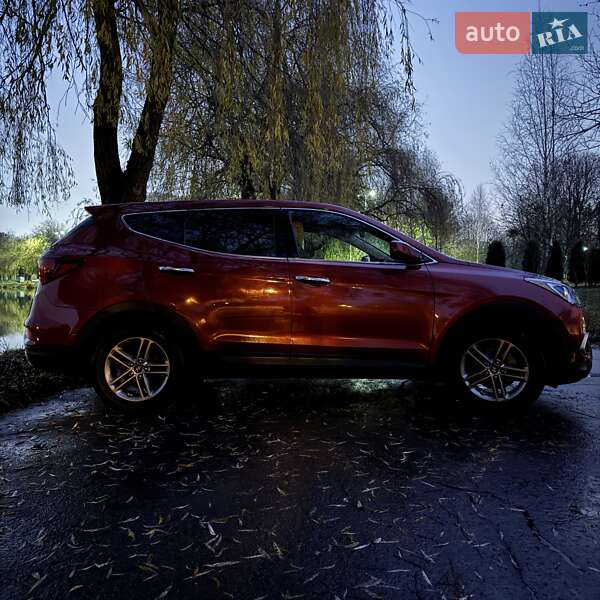 Внедорожник / Кроссовер Hyundai Santa FE 2016 в Ровно