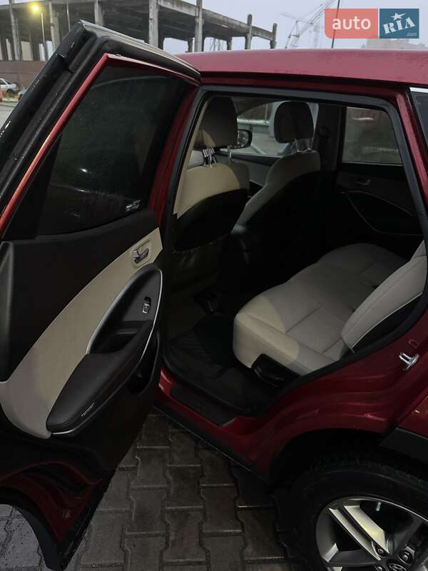 Внедорожник / Кроссовер Hyundai Santa FE 2016 в Ровно