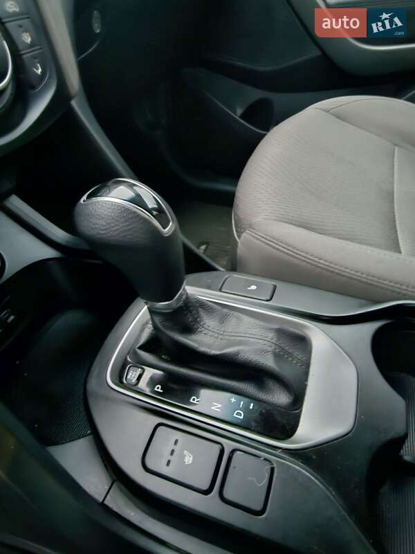 Внедорожник / Кроссовер Hyundai Santa FE 2015 в Киеве