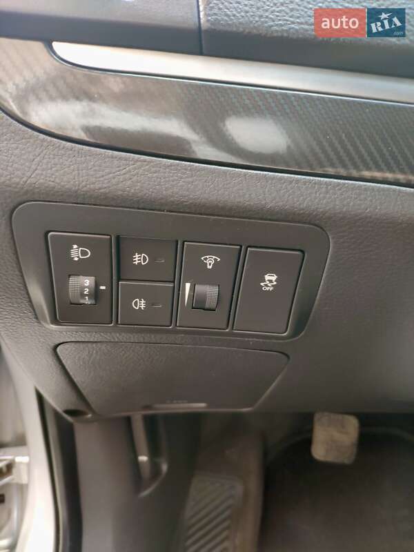 Внедорожник / Кроссовер Hyundai Santa FE 2011 в Ивано-Франковске