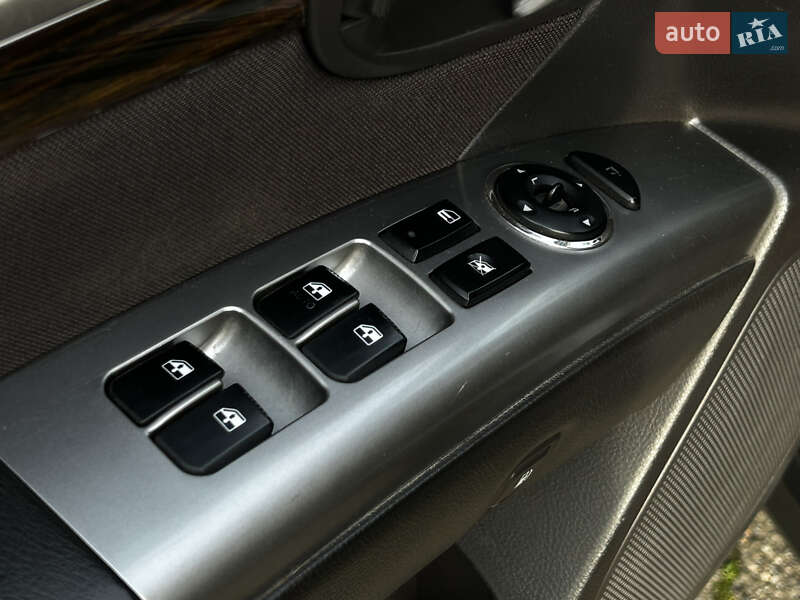 Внедорожник / Кроссовер Hyundai Santa FE 2012 в Николаеве