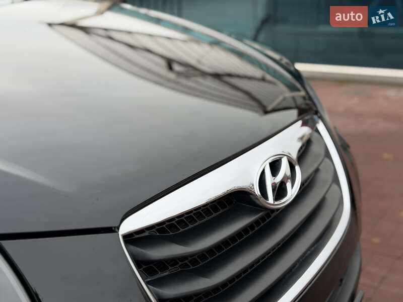 Внедорожник / Кроссовер Hyundai Santa FE 2010 в Ровно