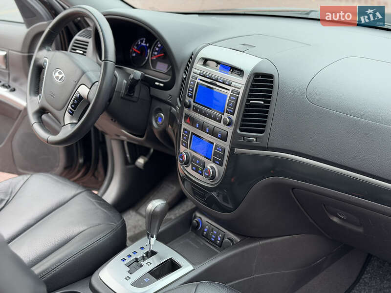 Внедорожник / Кроссовер Hyundai Santa FE 2010 в Ровно