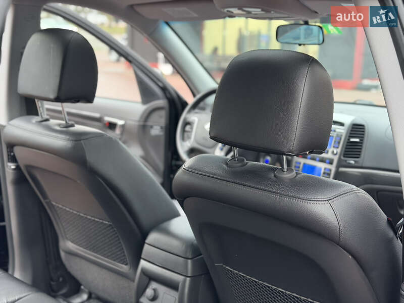 Внедорожник / Кроссовер Hyundai Santa FE 2010 в Ровно