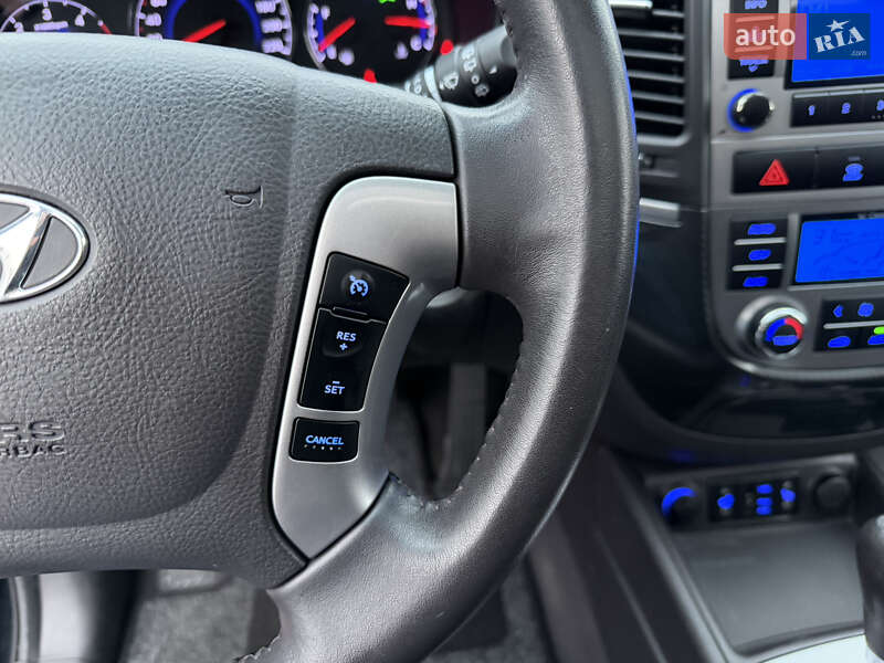 Внедорожник / Кроссовер Hyundai Santa FE 2010 в Ровно