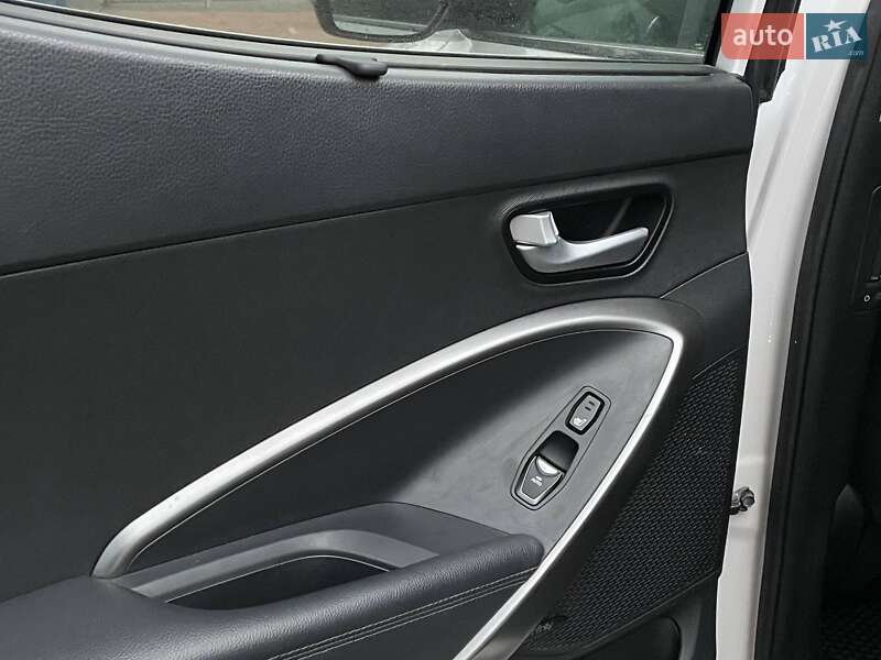 Позашляховик / Кросовер Hyundai Santa FE 2015 в Києві