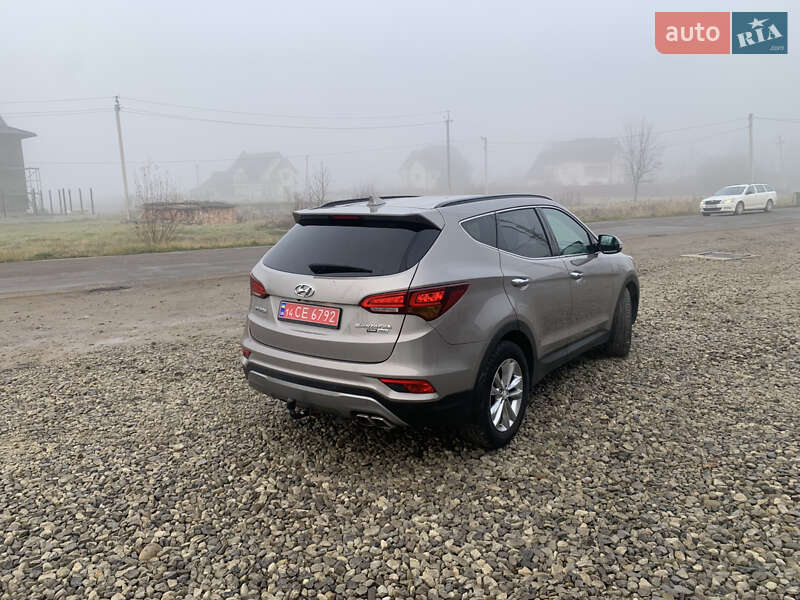 Внедорожник / Кроссовер Hyundai Santa FE 2016 в Черновцах