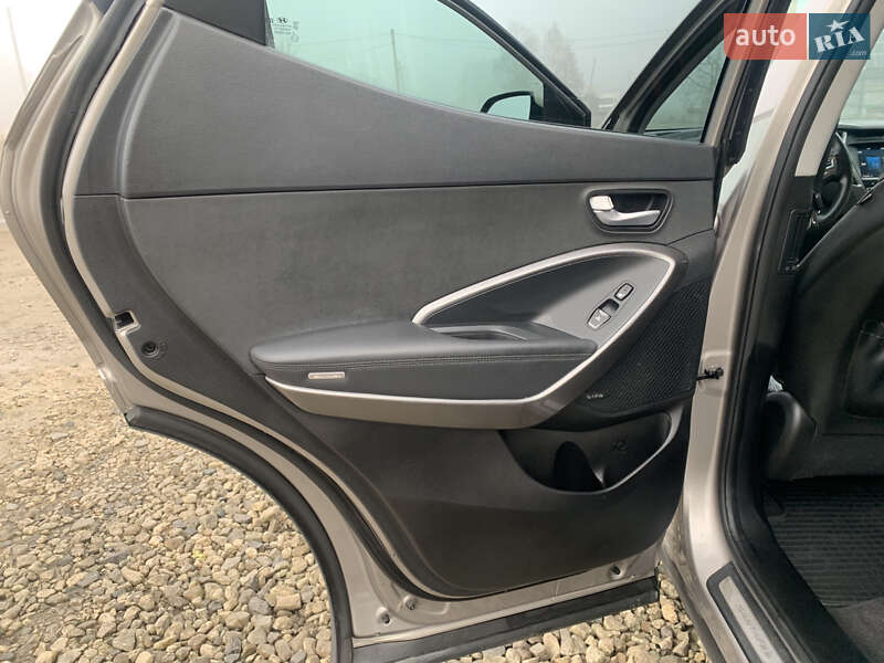 Внедорожник / Кроссовер Hyundai Santa FE 2016 в Черновцах