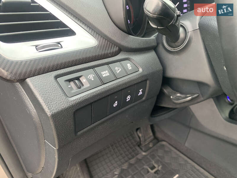 Внедорожник / Кроссовер Hyundai Santa FE 2016 в Черновцах