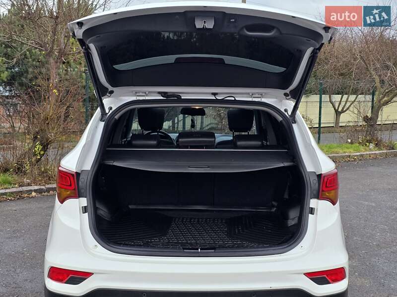 Внедорожник / Кроссовер Hyundai Santa FE 2016 в Хмельницком