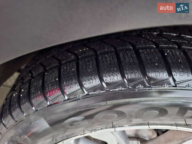 Позашляховик / Кросовер Hyundai Santa FE 2012 в Львові фото 16 Позашляховик / Кросовер Hyundai Santa FE 2012 в Львові