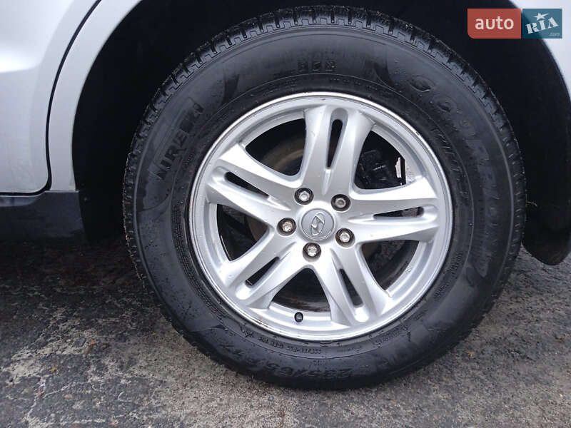 Внедорожник / Кроссовер Hyundai Santa FE 2011 в Березному