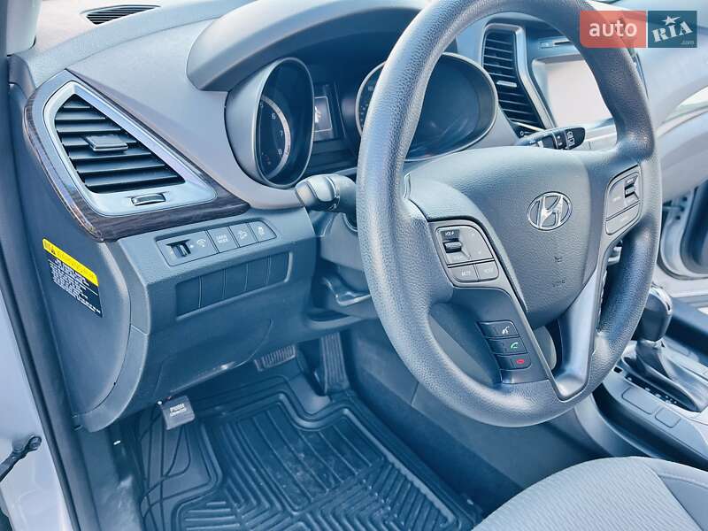 Внедорожник / Кроссовер Hyundai Santa FE 2016 в Киеве