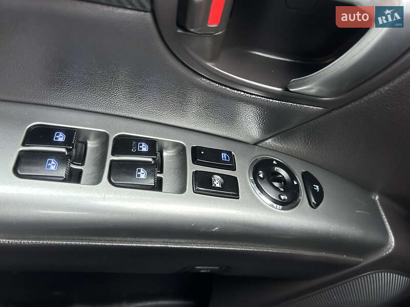 Внедорожник / Кроссовер Hyundai Santa FE 2011 в Коломые