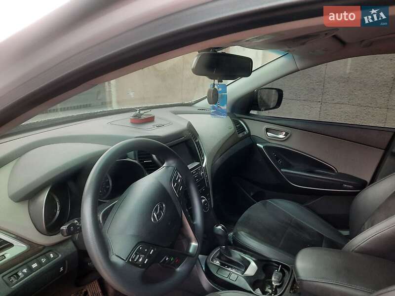 Внедорожник / Кроссовер Hyundai Santa FE 2016 в Врадиевке