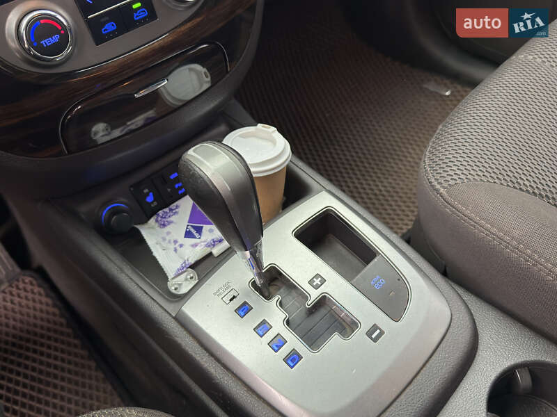 Позашляховик / Кросовер Hyundai Santa FE 2011 в Павлограді