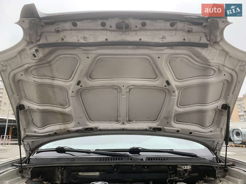 Внедорожник / Кроссовер Hyundai Santa FE 2003 в Киеве