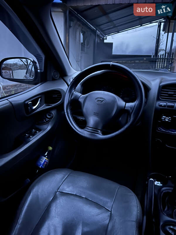 Внедорожник / Кроссовер Hyundai Santa FE 2004 в Тыврове