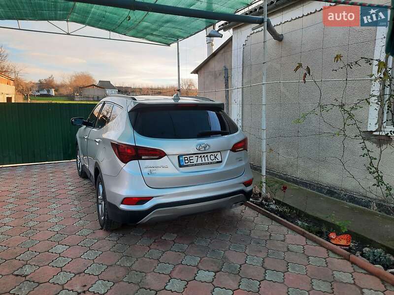 Внедорожник / Кроссовер Hyundai Santa FE 2016 в Врадиевке
