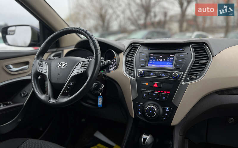 Позашляховик / Кросовер Hyundai Santa FE 2016 в Львові