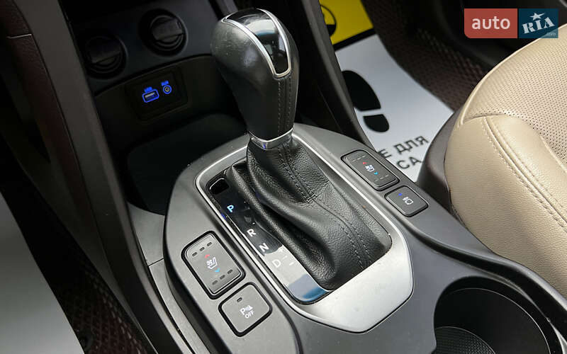 Позашляховик / Кросовер Hyundai Santa FE 2016 в Львові