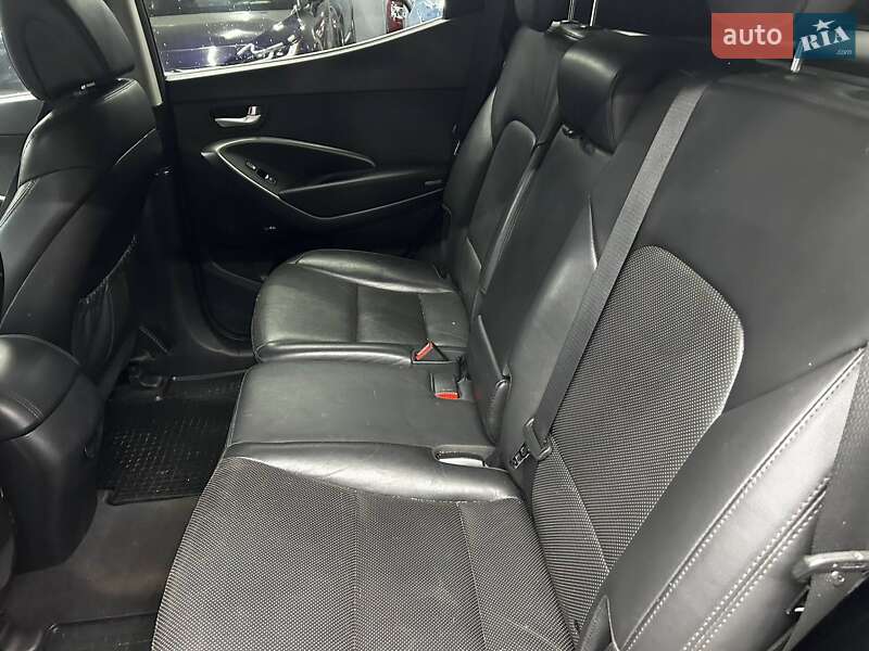 Позашляховик / Кросовер Hyundai Santa FE 2015 в Чернівцях