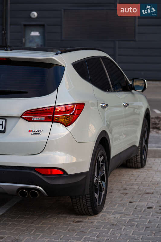 Позашляховик / Кросовер Hyundai Santa FE 2013 в Києві