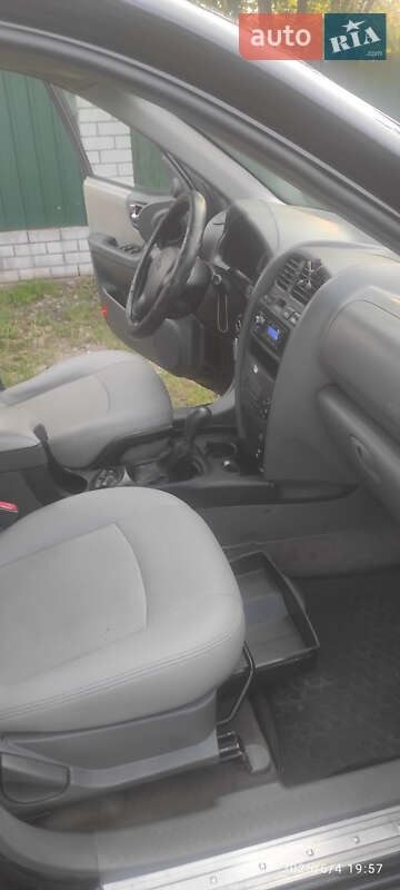 Позашляховик / Кросовер Hyundai Santa FE 2005 в Києві