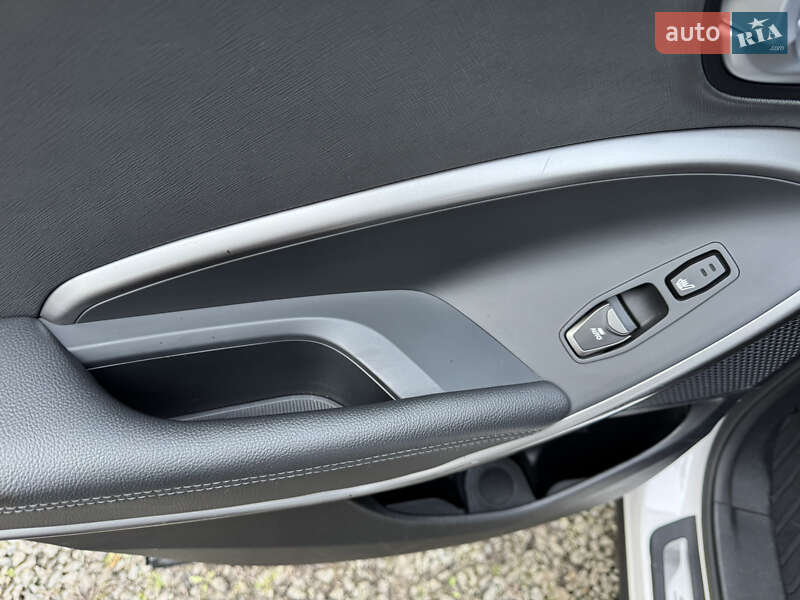 Позашляховик / Кросовер Hyundai Santa FE 2016 в Кам'янець-Подільському