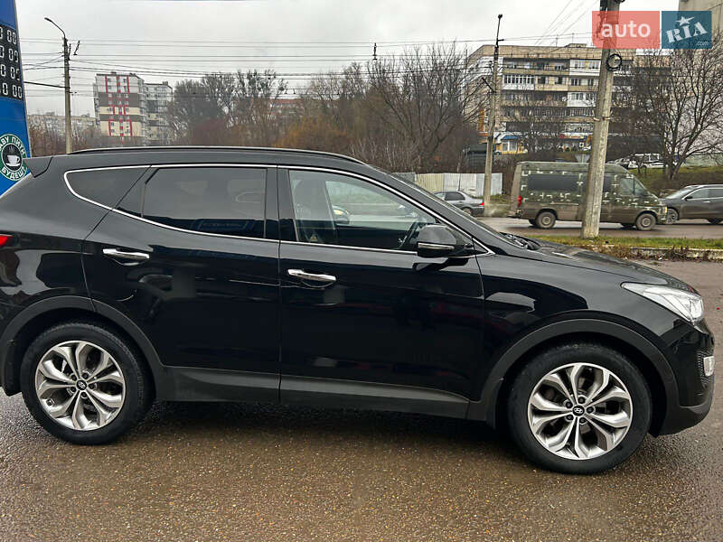 Позашляховик / Кросовер Hyundai Santa FE 2015 в Чернівцях