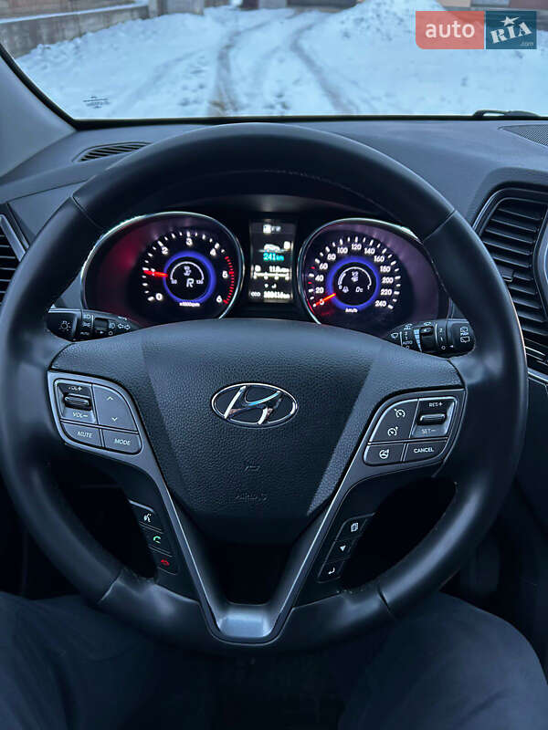 Позашляховик / Кросовер Hyundai Santa FE 2015 в Чернівцях