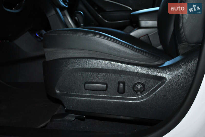 Позашляховик / Кросовер Hyundai Santa FE 2016 в Рівному