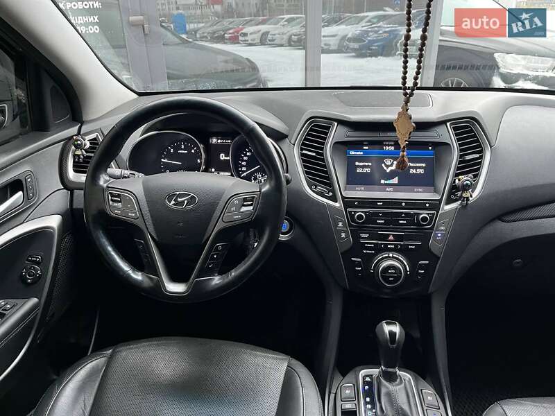Внедорожник / Кроссовер Hyundai Santa FE 2017 в Киеве