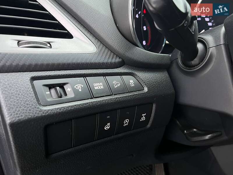 Внедорожник / Кроссовер Hyundai Santa FE 2017 в Киеве