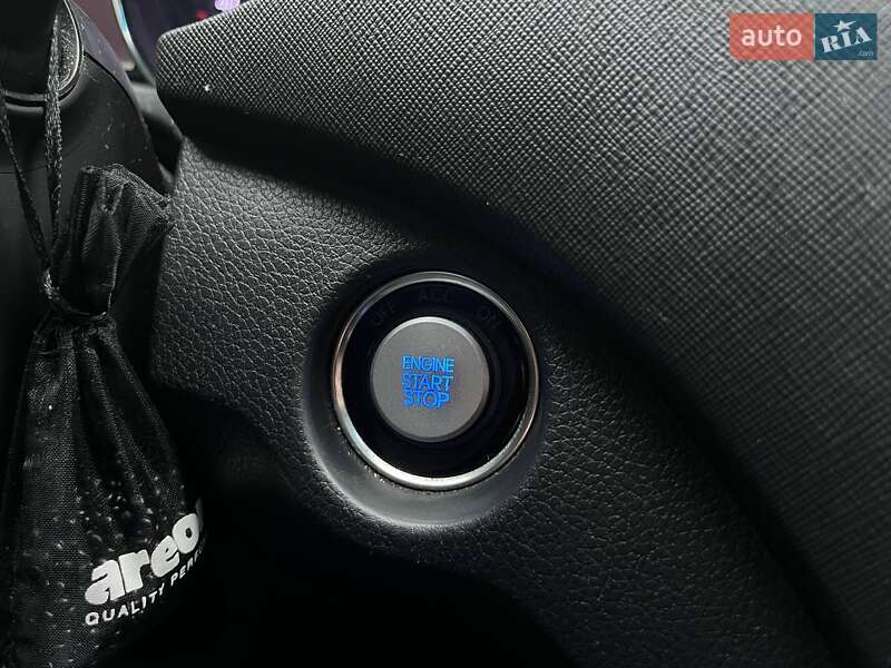 Внедорожник / Кроссовер Hyundai Santa FE 2017 в Киеве