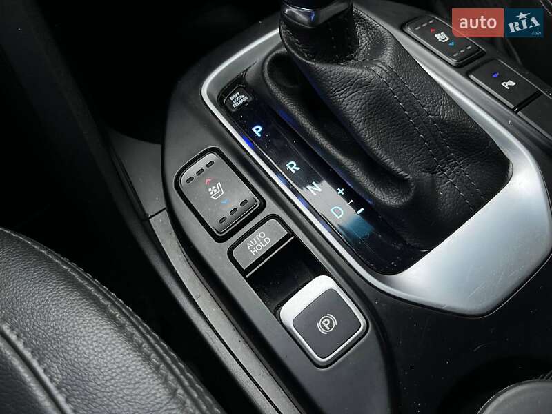 Внедорожник / Кроссовер Hyundai Santa FE 2017 в Киеве