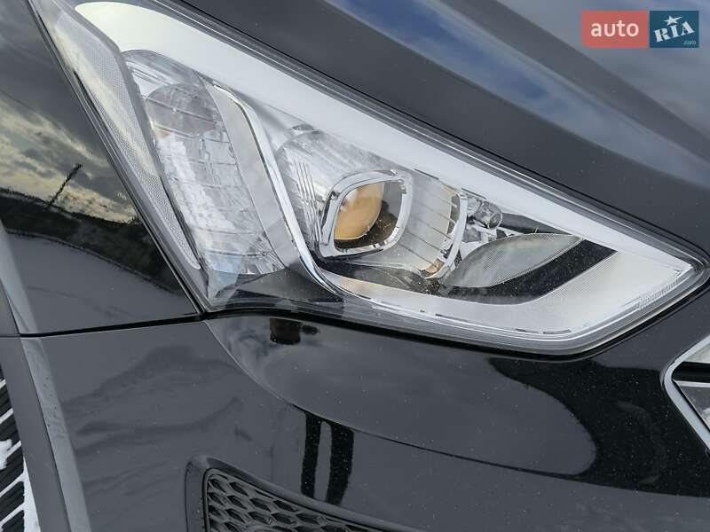 Позашляховик / Кросовер Hyundai Santa FE 2015 в Львові