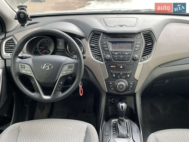 Внедорожник / Кроссовер Hyundai Santa FE 2015 в Киеве