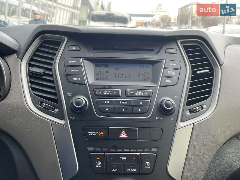 Внедорожник / Кроссовер Hyundai Santa FE 2015 в Киеве